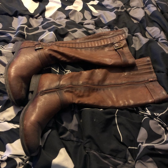 Boots - Picture 4 of 5